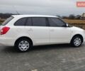 Белый Шкода Фабия, объемом двигателя 1.4 л и пробегом 220 тыс. км за 5600 $, фото 2 на Automoto.ua