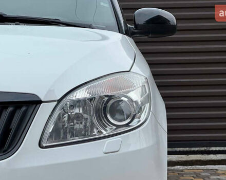 Білий Шкода Фабія, об'ємом двигуна 1.4 л та пробігом 188 тис. км за 7600 $, фото 6 на Automoto.ua