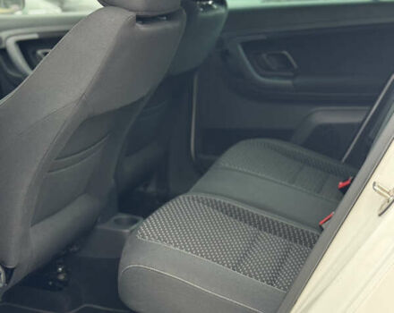 Белый Шкода Фабия, объемом двигателя 1.4 л и пробегом 188 тыс. км за 8350 $, фото 7 на Automoto.ua