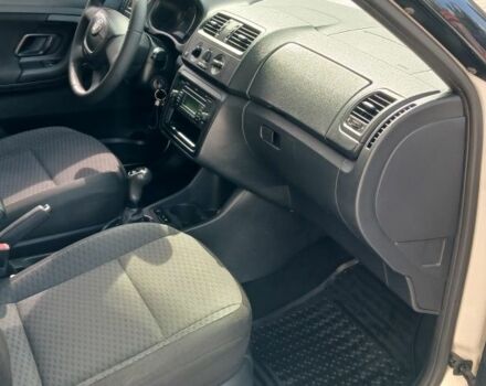 Белый Шкода Фабия, объемом двигателя 1.4 л и пробегом 220 тыс. км за 5800 $, фото 16 на Automoto.ua