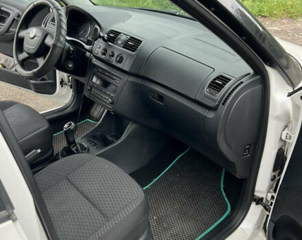 Белый Шкода Фабия, объемом двигателя 1.2 л и пробегом 350 тыс. км за 5700 $, фото 18 на Automoto.ua