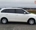 Белый Шкода Фабия, объемом двигателя 1.4 л и пробегом 220 тыс. км за 5600 $, фото 1 на Automoto.ua