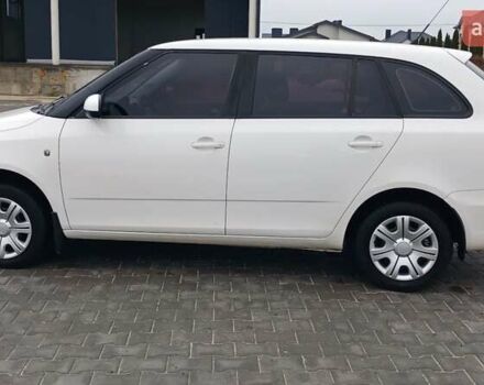 Белый Шкода Фабия, объемом двигателя 1.4 л и пробегом 220 тыс. км за 5600 $, фото 5 на Automoto.ua