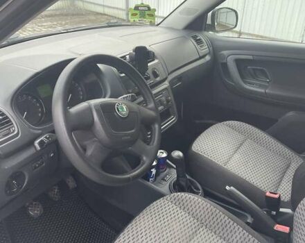 Белый Шкода Фабия, объемом двигателя 1.6 л и пробегом 307 тыс. км за 5150 $, фото 2 на Automoto.ua