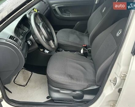 Білий Шкода Фабія, об'ємом двигуна 1.2 л та пробігом 275 тис. км за 5250 $, фото 7 на Automoto.ua
