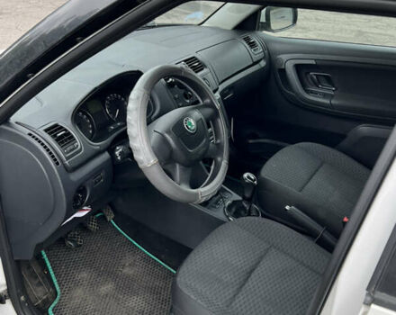 Белый Шкода Фабия, объемом двигателя 1.2 л и пробегом 350 тыс. км за 5700 $, фото 10 на Automoto.ua