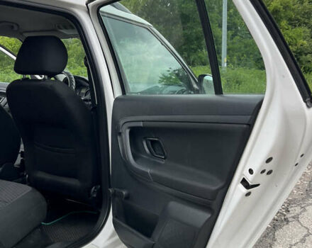 Белый Шкода Фабия, объемом двигателя 1.2 л и пробегом 350 тыс. км за 5700 $, фото 15 на Automoto.ua