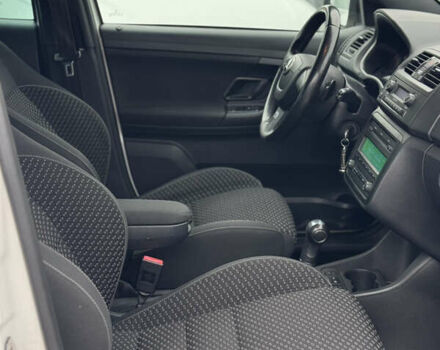 Белый Шкода Фабия, объемом двигателя 1.4 л и пробегом 188 тыс. км за 8350 $, фото 19 на Automoto.ua