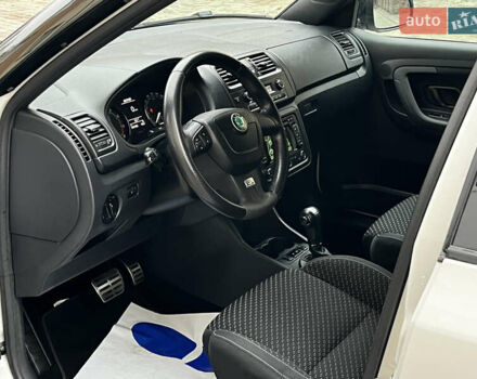 Белый Шкода Фабия, объемом двигателя 1.4 л и пробегом 167 тыс. км за 8499 $, фото 17 на Automoto.ua