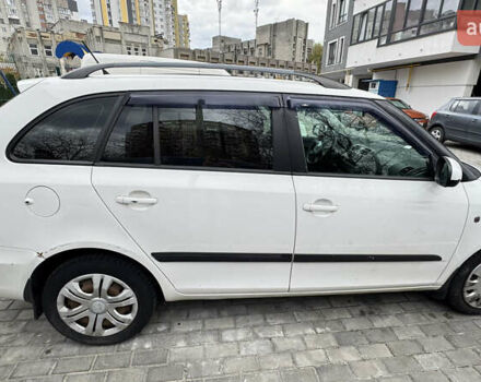 Белый Шкода Фабия, объемом двигателя 1.2 л и пробегом 195 тыс. км за 5500 $, фото 6 на Automoto.ua