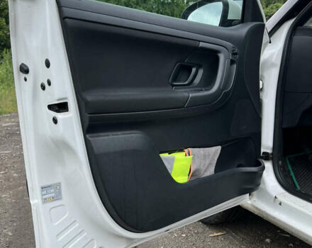 Белый Шкода Фабия, объемом двигателя 1.2 л и пробегом 350 тыс. км за 5700 $, фото 12 на Automoto.ua