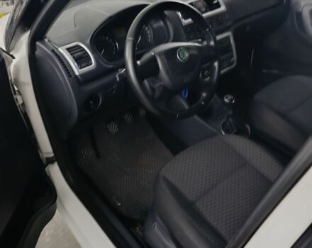 Білий Шкода Фабія, об'ємом двигуна 1.2 л та пробігом 275 тис. км за 5600 $, фото 2 на Automoto.ua