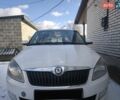 Белый Шкода Фабия, объемом двигателя 1.6 л и пробегом 275 тыс. км за 5000 $, фото 1 на Automoto.ua