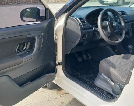 Белый Шкода Фабия, объемом двигателя 1.4 л и пробегом 220 тыс. км за 5800 $, фото 10 на Automoto.ua