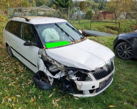 Белый Шкода Фабия, объемом двигателя 1.2 л и пробегом 170 тыс. км за 2000 $, фото 1 на Automoto.ua