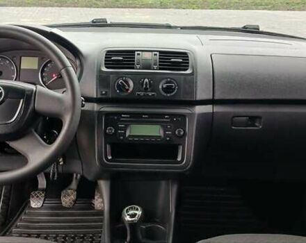 Белый Шкода Фабия, объемом двигателя 1.4 л и пробегом 220 тыс. км за 5600 $, фото 14 на Automoto.ua