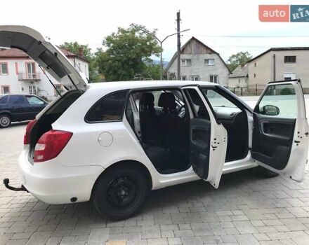 Белый Шкода Фабия, объемом двигателя 1.2 л и пробегом 235 тыс. км за 5500 $, фото 11 на Automoto.ua