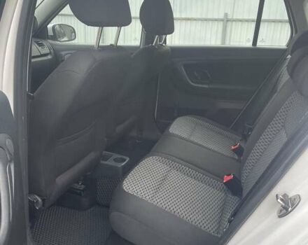 Белый Шкода Фабия, объемом двигателя 1.6 л и пробегом 307 тыс. км за 5150 $, фото 1 на Automoto.ua