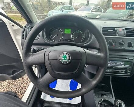 Белый Шкода Фабия, объемом двигателя 1.2 л и пробегом 157 тыс. км за 5500 $, фото 15 на Automoto.ua