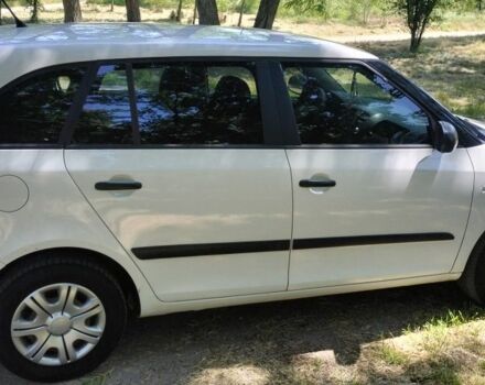 Белый Шкода Фабия, объемом двигателя 1.6 л и пробегом 244 тыс. км за 5450 $, фото 5 на Automoto.ua