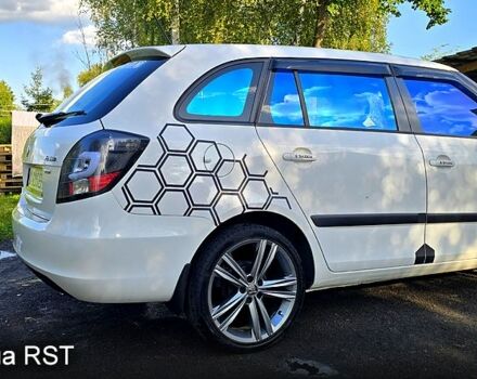 Білий Шкода Фабія, об'ємом двигуна 1.6 л та пробігом 227 тис. км за 7500 $, фото 5 на Automoto.ua