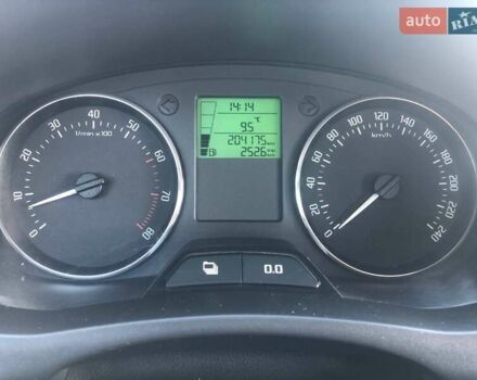 Белый Шкода Фабия, объемом двигателя 1.39 л и пробегом 204 тыс. км за 5500 $, фото 6 на Automoto.ua