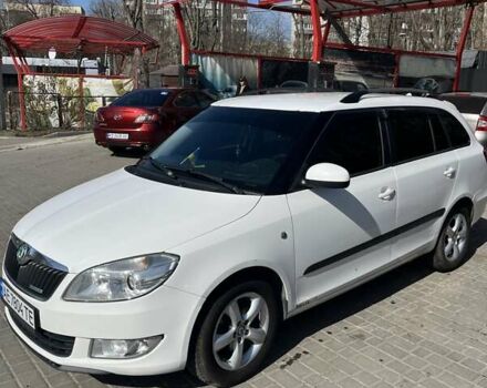 Белый Шкода Фабия, объемом двигателя 1.2 л и пробегом 214 тыс. км за 3800 $, фото 2 на Automoto.ua