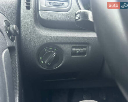 Белый Шкода Фабия, объемом двигателя 1.2 л и пробегом 180 тыс. км за 5500 $, фото 36 на Automoto.ua