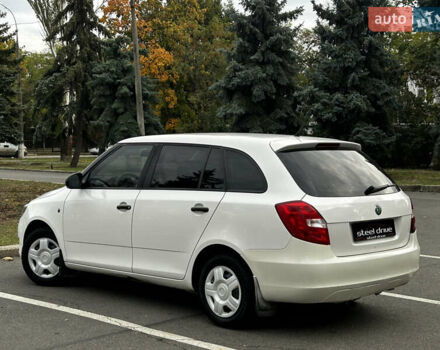 Белый Шкода Фабия, объемом двигателя 1.4 л и пробегом 246 тыс. км за 4500 $, фото 2 на Automoto.ua