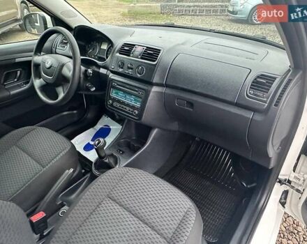 Белый Шкода Фабия, объемом двигателя 1.2 л и пробегом 157 тыс. км за 5500 $, фото 25 на Automoto.ua