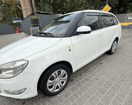 Белый Шкода Фабия, объемом двигателя 1.2 л и пробегом 265 тыс. км за 4999 $, фото 1 на Automoto.ua
