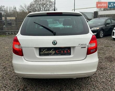 Белый Шкода Фабия, объемом двигателя 1.2 л и пробегом 157 тыс. км за 5500 $, фото 4 на Automoto.ua