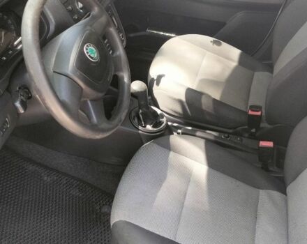 Белый Шкода Фабия, объемом двигателя 1.6 л и пробегом 244 тыс. км за 5450 $, фото 6 на Automoto.ua