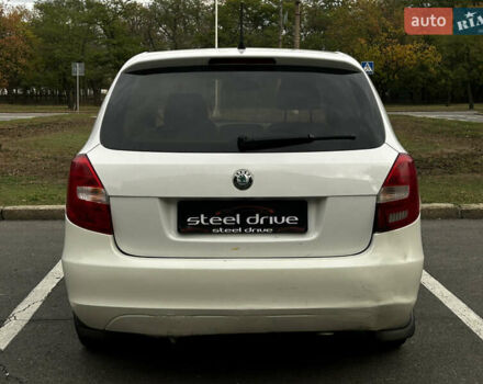 Белый Шкода Фабия, объемом двигателя 1.4 л и пробегом 246 тыс. км за 4500 $, фото 3 на Automoto.ua