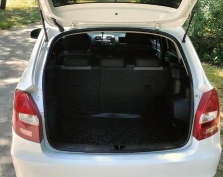 Белый Шкода Фабия, объемом двигателя 1.6 л и пробегом 244 тыс. км за 5450 $, фото 4 на Automoto.ua