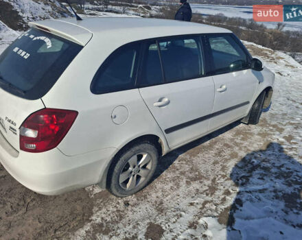 Белый Шкода Фабия, объемом двигателя 1.39 л и пробегом 389 тыс. км за 3500 $, фото 2 на Automoto.ua