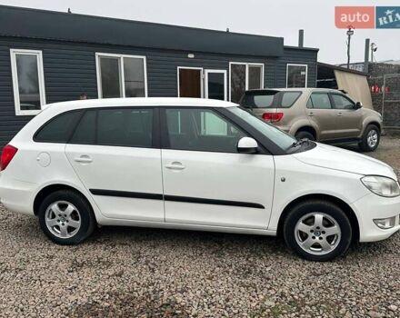 Белый Шкода Фабия, объемом двигателя 1.2 л и пробегом 157 тыс. км за 5500 $, фото 6 на Automoto.ua