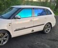 Белый Шкода Фабия, объемом двигателя 1.6 л и пробегом 235 тыс. км за 6900 $, фото 1 на Automoto.ua