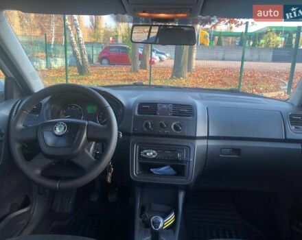 Белый Шкода Фабия, объемом двигателя 1.39 л и пробегом 204 тыс. км за 5500 $, фото 8 на Automoto.ua