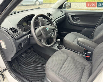 Белый Шкода Фабия, объемом двигателя 1.2 л и пробегом 261 тыс. км за 4350 $, фото 9 на Automoto.ua