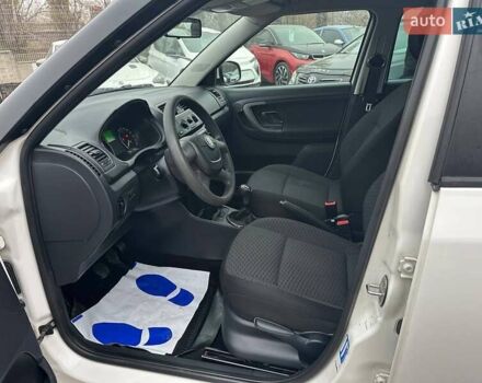 Белый Шкода Фабия, объемом двигателя 1.2 л и пробегом 157 тыс. км за 5500 $, фото 11 на Automoto.ua