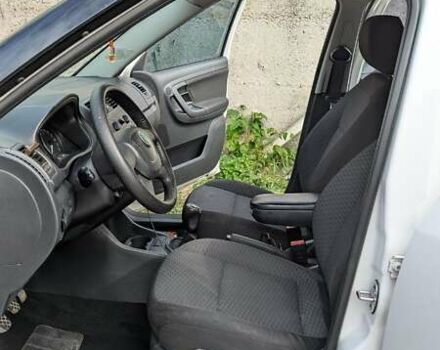 Шкода Фабія 2012 у Києві на Automoto.ua Білий Шкода Фабія, об'ємом двигуна 1.2 л та пробігом 390 тис. км за 5300 $, фото 3 на Automoto.ua