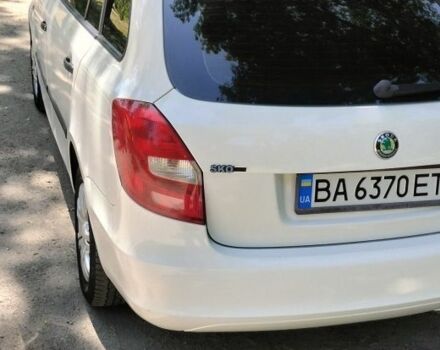 Белый Шкода Фабия, объемом двигателя 1.6 л и пробегом 244 тыс. км за 5450 $, фото 1 на Automoto.ua