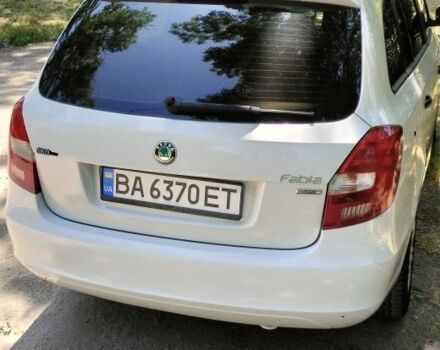 Белый Шкода Фабия, объемом двигателя 1.6 л и пробегом 244 тыс. км за 5450 $, фото 3 на Automoto.ua