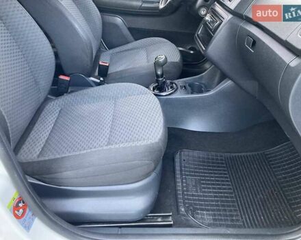 Білий Шкода Фабія, об'ємом двигуна 1.39 л та пробігом 404 тис. км за 5100 $, фото 6 на Automoto.ua