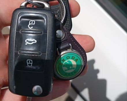 Шкода Фабія 2012 у Києві на Automoto.ua Білий Шкода Фабія, об'ємом двигуна 1.39 л та пробігом 220 тис. км за 5900 $, фото 1 на Automoto.ua