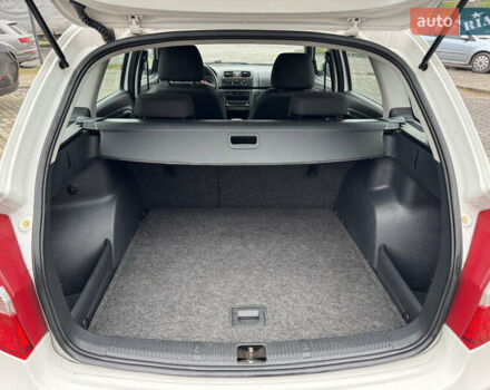 Белый Шкода Фабия, объемом двигателя 1.2 л и пробегом 261 тыс. км за 4350 $, фото 12 на Automoto.ua