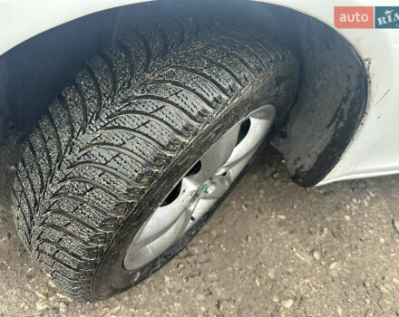 Белый Шкода Фабия, объемом двигателя 1.2 л и пробегом 180 тыс. км за 5500 $, фото 25 на Automoto.ua