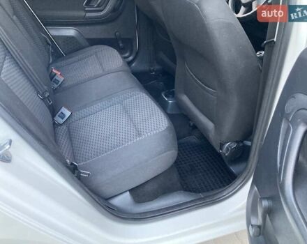 Білий Шкода Фабія, об'ємом двигуна 1.39 л та пробігом 404 тис. км за 5100 $, фото 5 на Automoto.ua