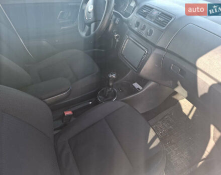 Белый Шкода Фабия, объемом двигателя 1.39 л и пробегом 389 тыс. км за 3500 $, фото 6 на Automoto.ua